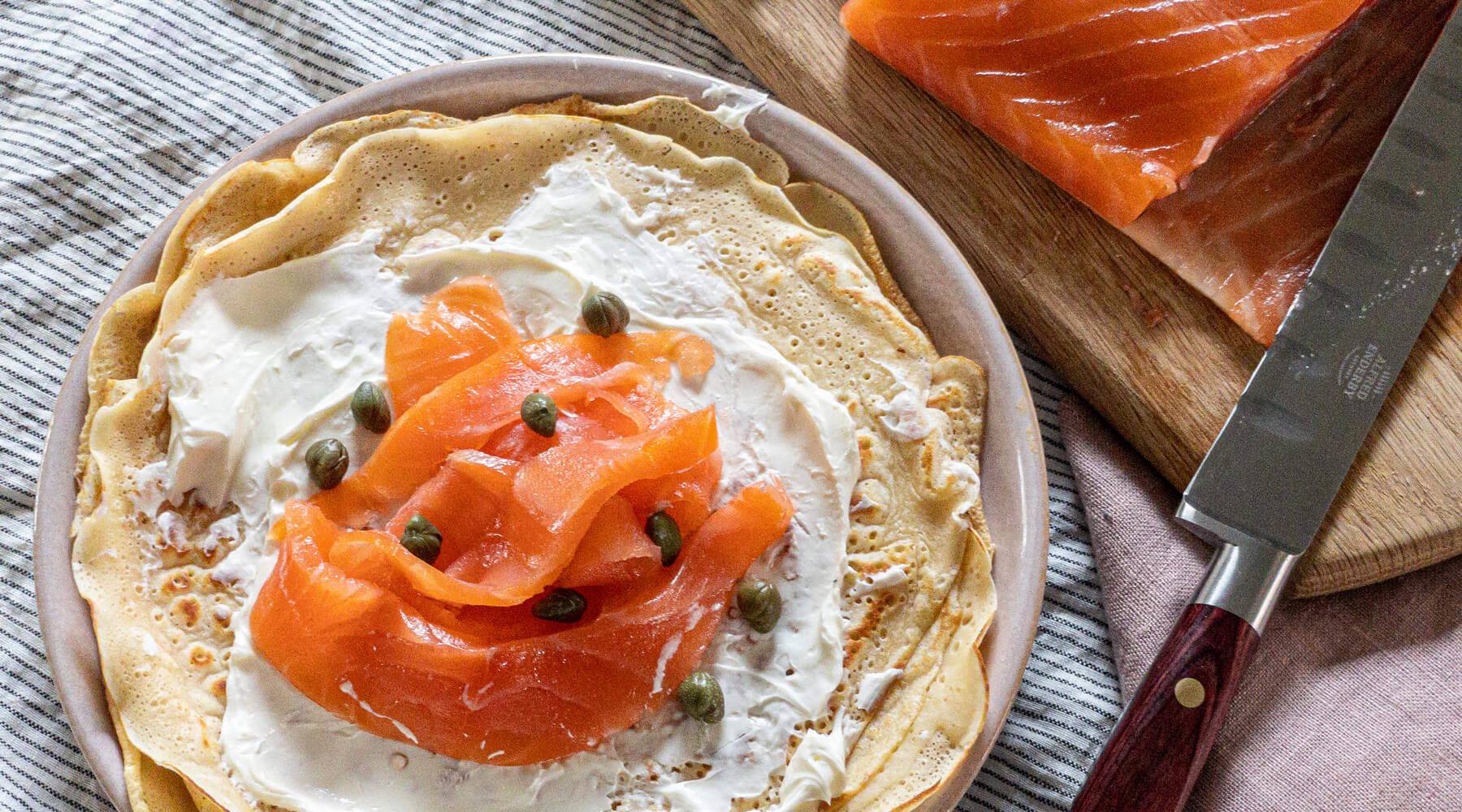 Cream cheese pancakes with smoked salmon - Recipe Petitchef